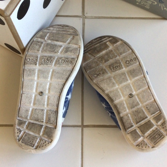 ‘Toms’ Classic Americana Canvas Slip-Ons - Picture 6 of 8